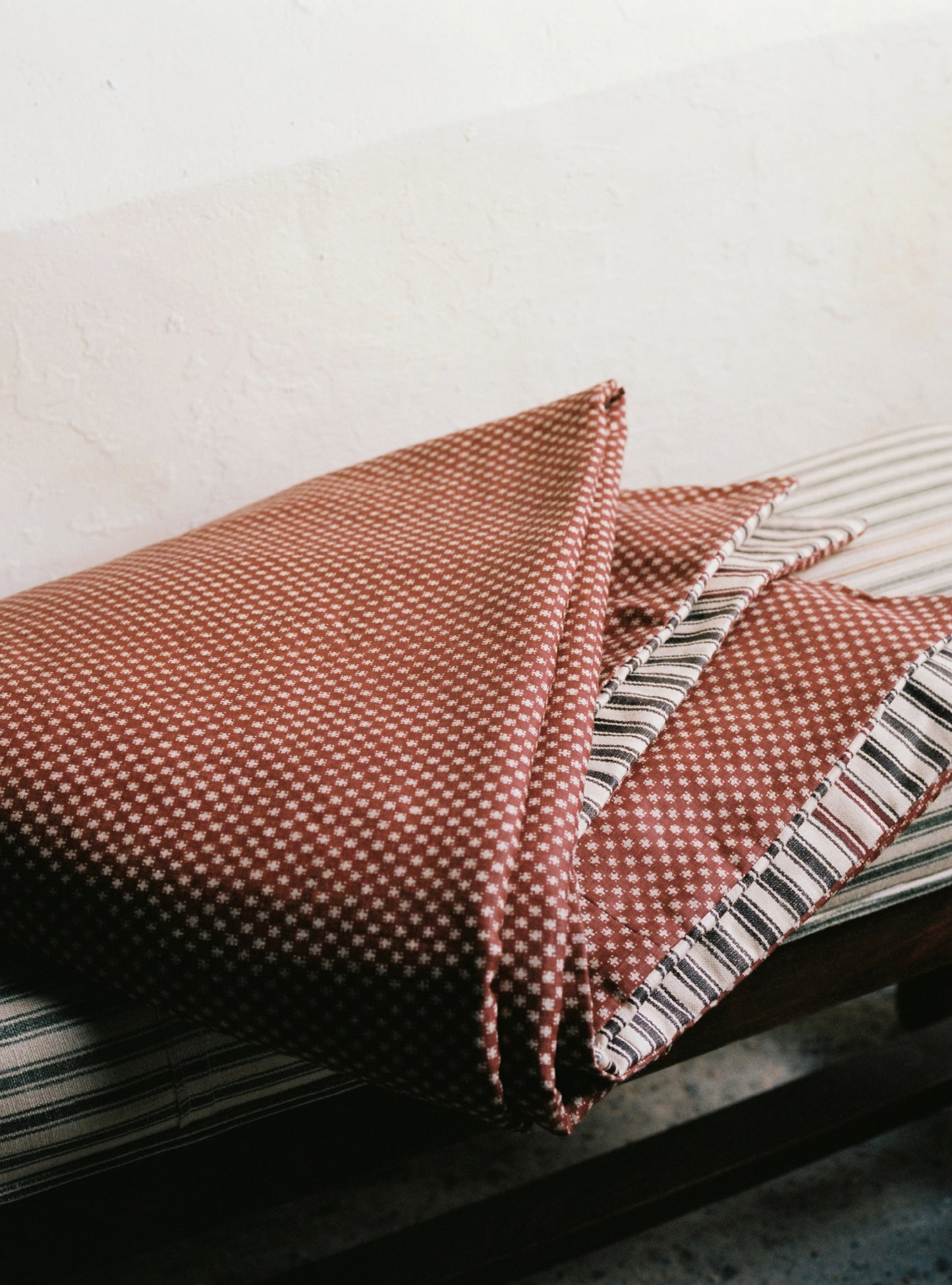 Vol. 213 BED THROW I