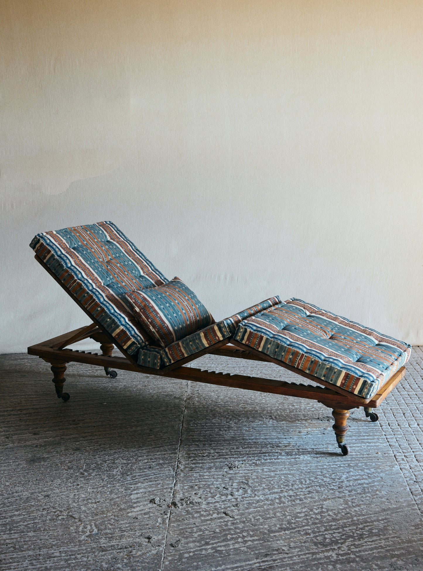 Vol. 103 Antique Folding Daybed