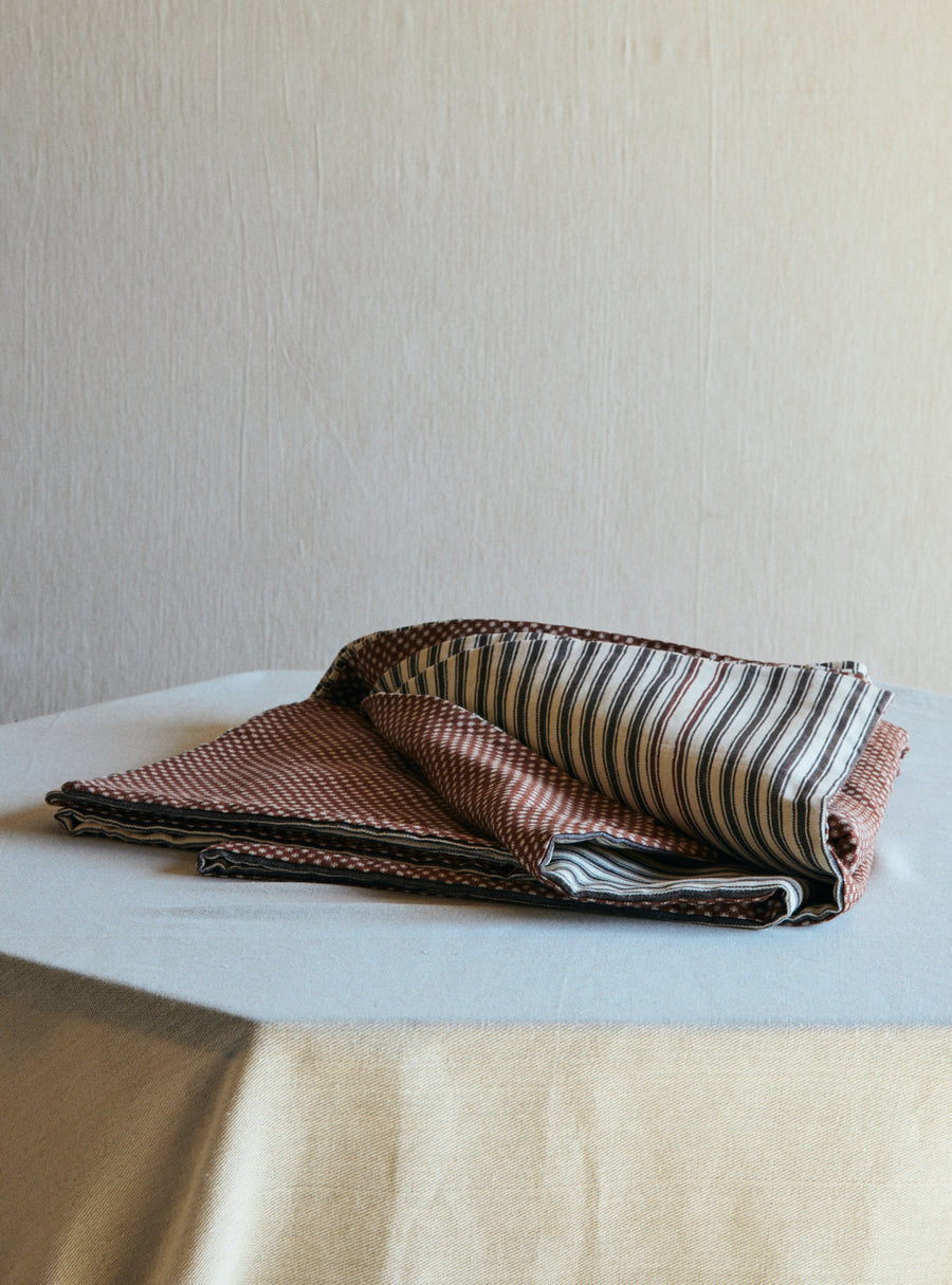 Vol. 213 BED THROW I