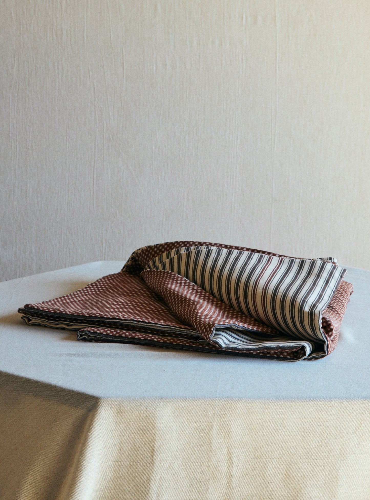 Vol. 213 BED THROW I